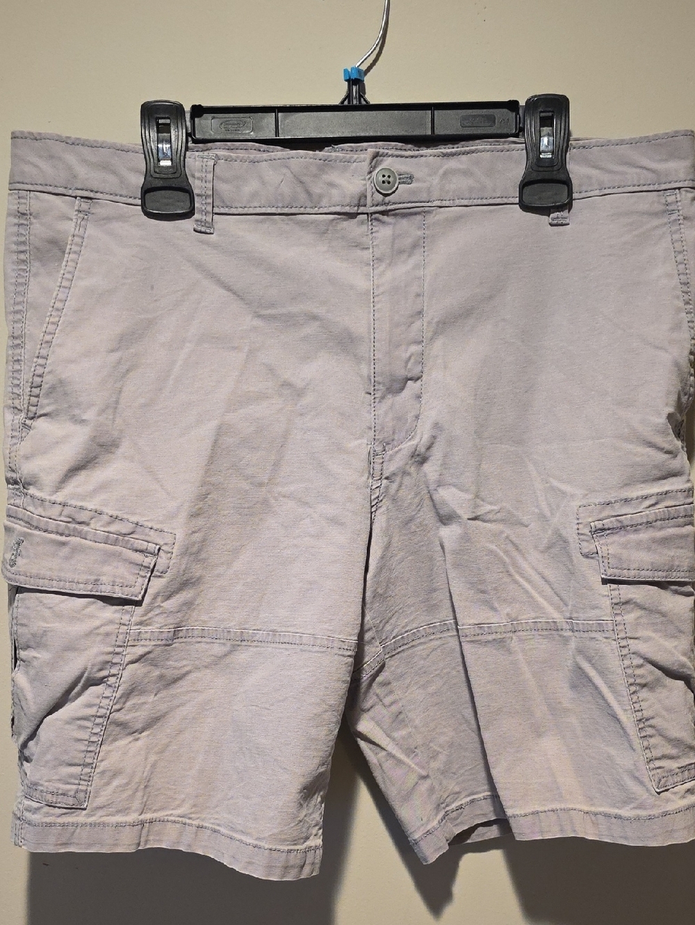 IZOD Saltwater Cargo Shorts in Light Gray